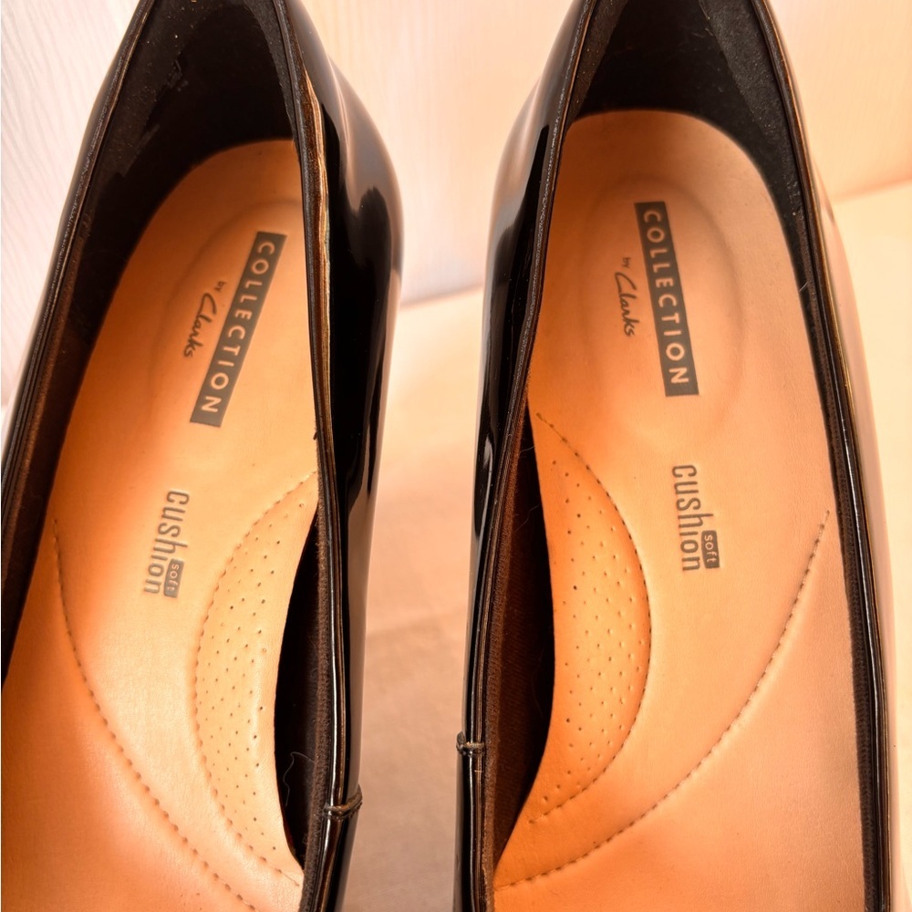 Clarks Classic Black Leather Pumps Comfort Heels - Picture 9 of 15